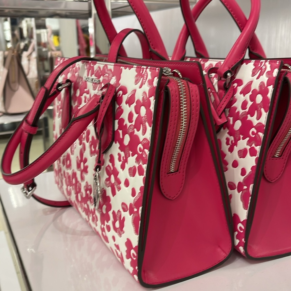 Michael Kors Sheila Medium Sequined Floral Print CZ Satchel
Dragofruit
NWT - Picture 3 of 16